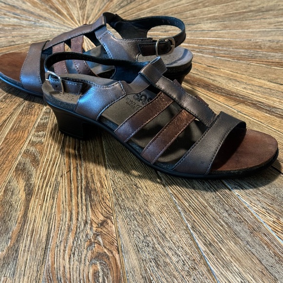 SAS size 9 N metallic leather strappy sandals low heel bronze brown Allegro - Picture 9 of 13